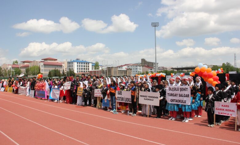 Kars’ta “Anadolu’nun Ritmi” Halk Oyunları Şenliği Coşkusu - Birlik Haber Ajansı
