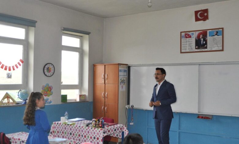 Kaymakam İsmail Demirtaş’tan Sulakbahçe Köyü İlkokuluna ziyaret - Birlik Haber Ajansı