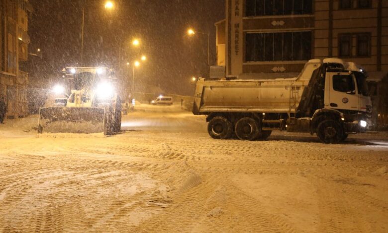 Kars Belediye Başkanı Senger, çalışmaları yerinde denetledi Kars’ta 7/24 kar seferberliği - Birlik Haber Ajansı